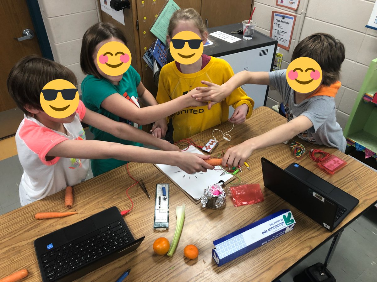 Groveland students working together